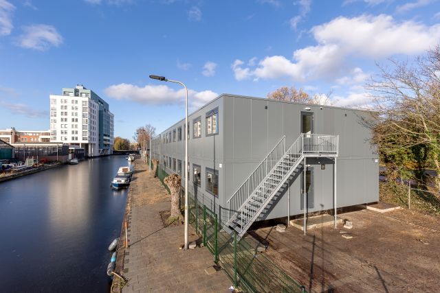 Containerwoningen aan het water